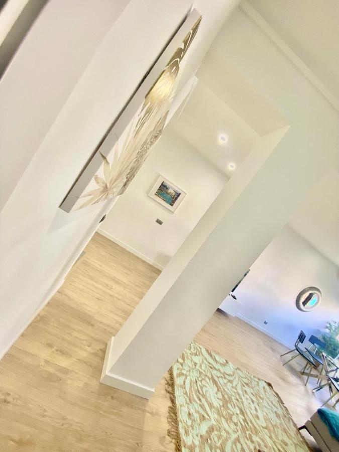 Barcelona Chic Apartments- Free Parking - 10 Min From Bcn City Centre By Metro Buitenkant foto