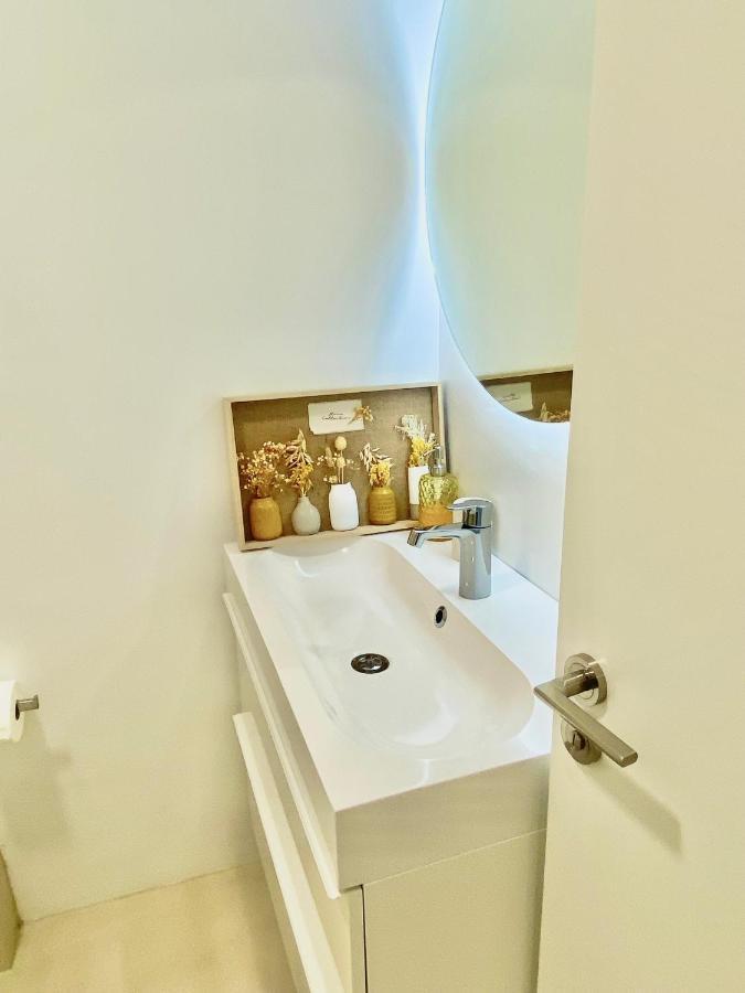 Barcelona Chic Apartments- Free Parking - 10 Min From Bcn City Centre By Metro Buitenkant foto