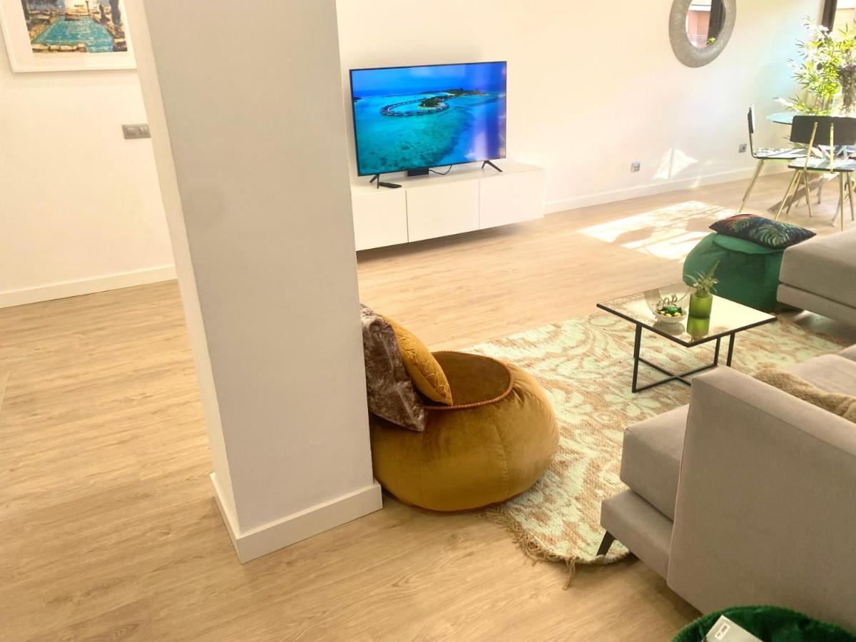 Barcelona Chic Apartments- Free Parking - 10 Min From Bcn City Centre By Metro Buitenkant foto