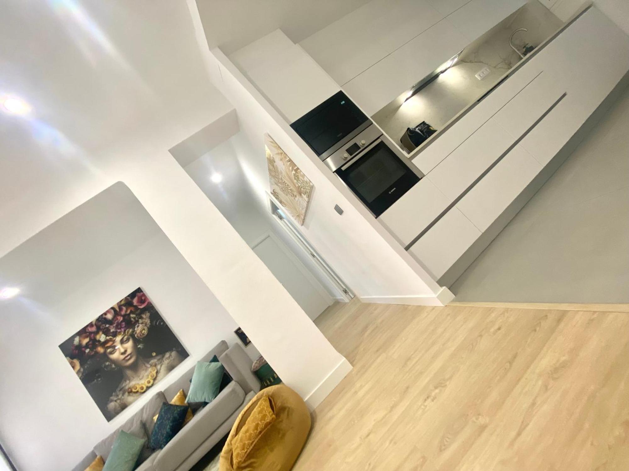 Barcelona Chic Apartments- Free Parking - 10 Min From Bcn City Centre By Metro Buitenkant foto